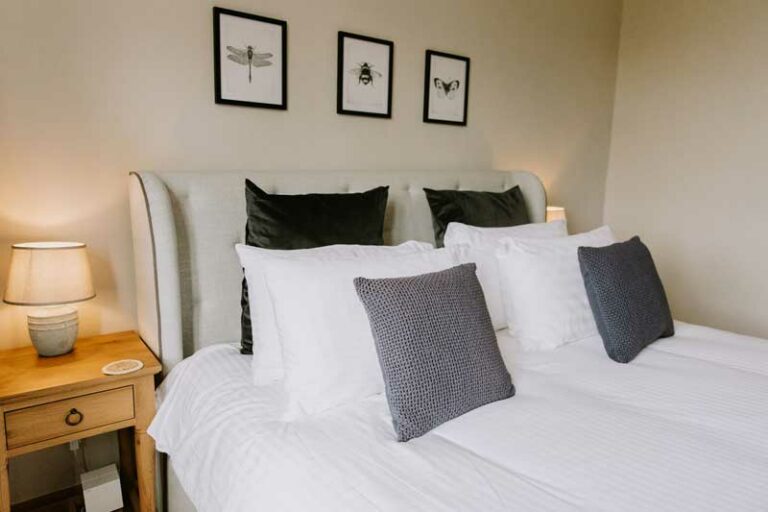 luxury-group-accommodation-farmhouse-bedfordshire bedroom
